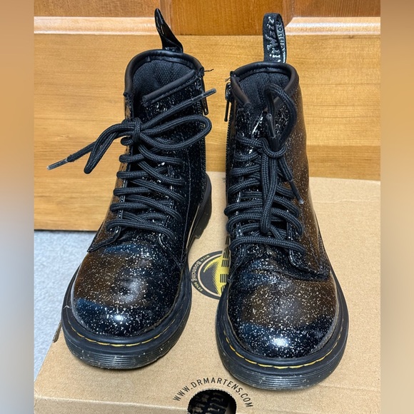 DR. MARTENS Girls 1460 Glitter Star Lace Up Boots Fashion (Little Big Kid) 13 - Picture 4 of 13